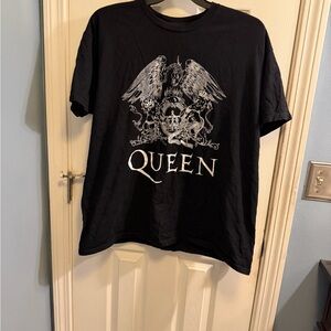Queen Black Graphic Tee - Short Sleeve